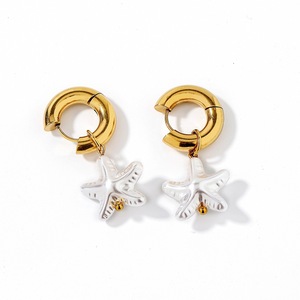 Pendientes Huggie de Acero Inoxidable con Estrella de Mar y Perla de Imitación, Chapados en Oro para Mujer, Pendientes Colgantes de Moda - Product Image 5