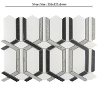 Mosaïque de carreaux de marbre découpés au jet d'eau, design artisanal hexagonal, pour crédence de cuisine et décoration intérieure