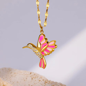 Cadeaux de fête en gros : Collier en acier inoxydable couleur or avec pendentifs oiseaux colorés mignons, cœur et herbe pour femmes, bijoux de mariage - Product Image 1