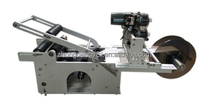 Étiqueteuse semi-automatique de table électrique LT-60D pour bouteilles rondes avec codage de date - Product Image 3