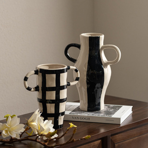 Vases à fleurs en céramique modernes faits à la main, glaçure mate, ornements décoratifs pour la décoration intérieure, pour table ou salon - Product Image 2