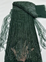 Tissu en dentelle brodée de perles et de paillettes vert émeraude - Luxe élégant pour robes de soirée