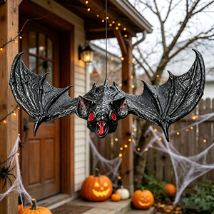 Colgante de murciélago gigante realista de Halloween con ojos rojos y colmillos, decoración de plástico para escenas de fiestas en casas embrujadas - Product Image 1