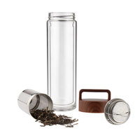 Fabricant de bouteilles en verre à double paroi avec logo personnalisé, vendant des bouteilles d'eau avec infuseur à thé et fruits, avec couvercle en bambou