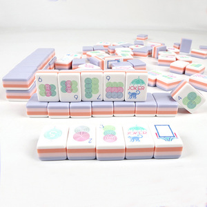 En stock, livraison gratuite, jeu de mahjong de voyage coloré, 160 tuiles de mahjong américaines gravées en acrylique de luxe à 4 couches - Product Image 3
