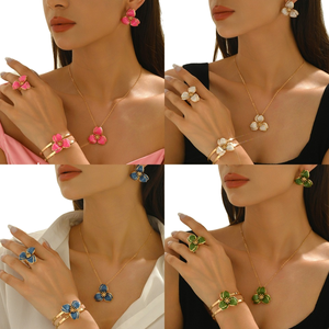 مجموعة أقراط أقراط على الطراز الكوري بتصميم بسيط من ثلاث بتلات وزهور بالتنقيط الزيتي بتصميم كوري من سبيكة نسائية - Product Image 2