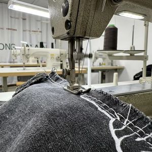 Camiseta Personalizada para Hombre, Estilo Urbano, Hombros Caídos, Corte Ajustado, Ecológica, 280g, Algodón Pesado Lavado, Impresión OEM ODM - Product Image 3