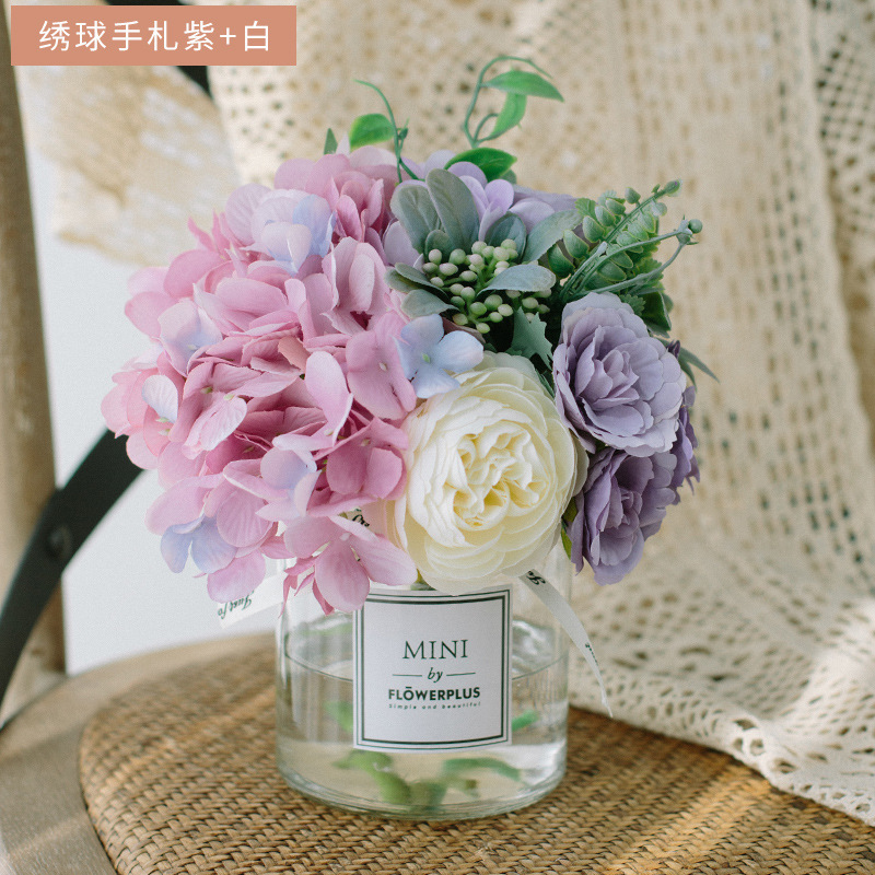 คู่มือไฮเดรนเยีย ขวดสีม่วงและขาว
