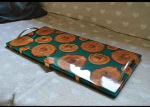 Plateaux en bois multi-usages avec détails en résine Parfaits pour servir de la nourriture Organiser des objets ou présenter des accessoires décoratifs - Product Image 6