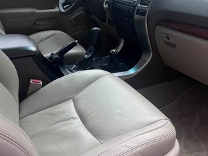 Prado 2010 4.0L Automático, Auto Usado, Tracción en las Cuatro Ruedas, Gran Capacidad, Todoterreno - Product Image 3