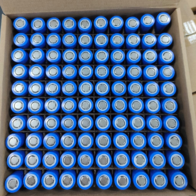 2023 Factory Direct 18650 Battery 2600mAh 3000mAh 3200mAh 3500mAh 2000mAh 2200mAh 3.7V Lithium Li Ion Battery
