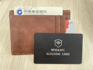 <span class=keywords><strong>RFID</strong></span> 차단 카드 찾기 내 태그 신호 쉴드 개인 정보 보호를위한 휴대용 차단 카드 방해기