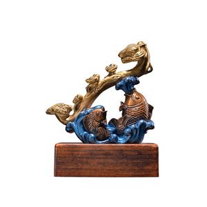 Adorno de Latón con Diseño de Carpa Auspiciosa Ruyi Koi, Decoración de Escritorio Feng Shui, Regalo de Inauguración de Casa, de Copper Art Workshop - Product Image 1