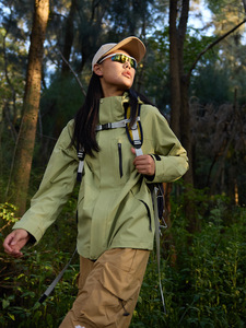 <span class=keywords><strong>Veste</strong></span> <span class=keywords><strong>softshell</strong></span> trois-en-un avec doublure polaire, coupe-vent et imperméable, idéale pour les voyages en montagne au Tibet. - Product Image 2
