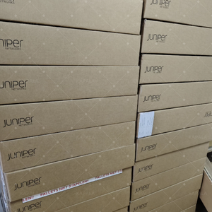 Juniper MX304-LMIC16-BASE Chassis de base avec bundle POE, <span class=keywords><strong>Modem</strong></span> filaire, <span class=keywords><strong>Routeur</strong></span>, VPN, VoIP, Données 10/100/1000 Mbps, 2,56 Tbps, <span class=keywords><strong>Switch</strong></span> 1 an - Product Image 3