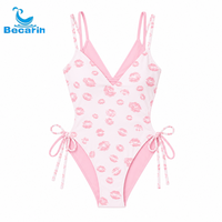 OEM Custom 2026 Roze Lip Print Zwempak Halter Badpak met Gerimpelde Voorkant & Zijdelingse Strik Uitsnijding Cheeky Bikini's & Strandkleding voor Vrouwen
