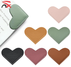 Logotipo personalizado Página <span class=keywords><strong>de</strong></span> esquina Accesorios <span class=keywords><strong>de</strong></span> libros Lindo marcapáginas <span class=keywords><strong>de</strong></span> corazón <span class=keywords><strong>de</strong></span> cuero en blanco para oficina Bookworm Present Home - Product Image 1