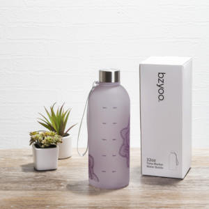 Diseño de botellas de agua de plástico resistente a roturas para adultos Botella de agua con marcador de tiempo púrpura de 32oz - Product Image 4