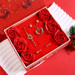 Женский подарочный набор на День святого Валентина: браслет, ожерелье, серьги, кольцо, цветы. Изысканный, но роскошный подарок на день рождения. BXY - Product Image 1