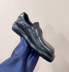 Chaussures habillées en cuir de vache véritable pour hommes de créateur de logo classique et mocassins Oxfords matériau supérieur - Product Image 1