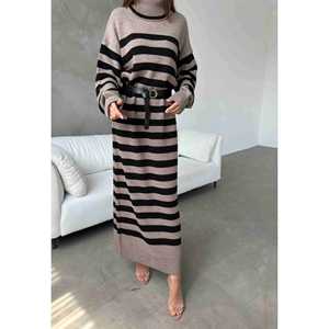 เดรสไหมพรมลายทางยาวสำหรับผู้หญิง พร้อมเข็มขัด ทรงมาตรฐาน สีวีซ่า - Product Image 3