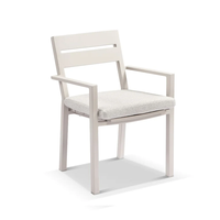 Ensemble de salle à manger d'extérieur Aria 8 places de 240 cm avec piétement en aluminium cannelé, plateau en céramique et coussins en oléfine pour patio et jardin