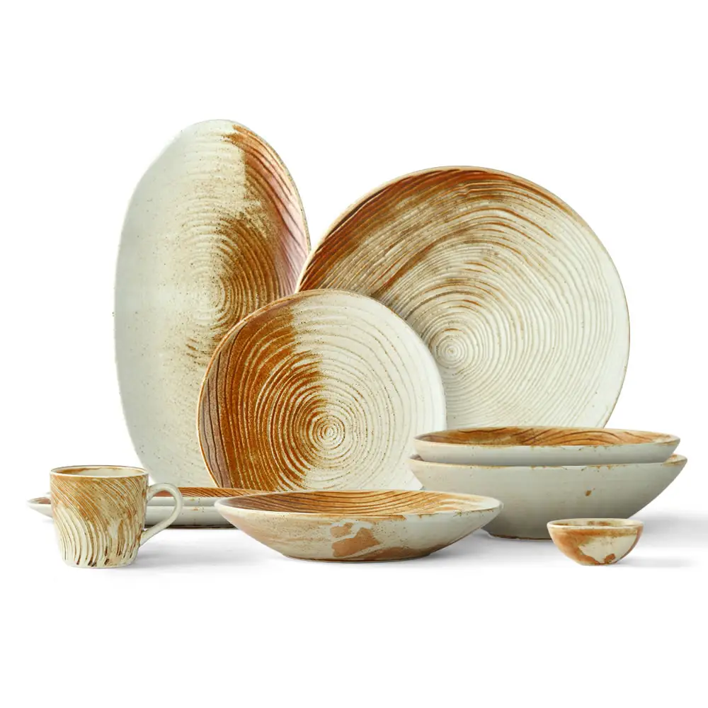 Nhà Máy Trực Tiếp Bán Buôn Nhà Hàng Luxury Ceramic Dinner Set Khách Sạn Không Thường Xuyên Sứ Tấm Và Món Ăn Bộ Đồ Ăn