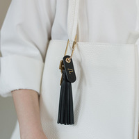 Porte-clés en cuir personnalisé avec initiales gravées, pompon, monogramme, nom, logo, pendentif de sac, vente en gros