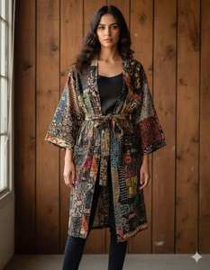 Elegante Bata Kimono Acolchada Kantha de Verano, Hecha a Mano con Parches de Sari de Seda, Estilo Indio - Product Image 2