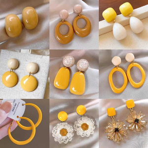 ต่างหูรูปหัวใจดอกไม้สีเหลืองสุดหรู หลายแบบ ขายดี ต่างหูแฟชั่นสำหรับผู้หญิง ขายส่งเครื่องประดับ - Product Image 2