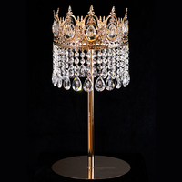 Pièce maîtresse de table en cristal de verre suspendue rechargeable de luxe avec lumière LED de haute qualité pour la décoration de mariage et d'événement de fête