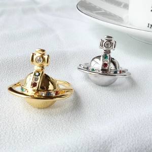 Anillo de piedra natural de alta calidad estilo Western Queen Mother Vivienne, diseño punk de nicho para mujer - Product Image 1