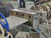 Machine de production automatique de panneaux de plafond en PVC plastique, machine de fabrication de panneaux muraux en PVC
