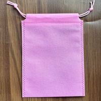 Sac de protection anti-poussière en non-tissé avec cordon de serrage, personnalisable avec logo, pour sacs à main, voyages et accessoires (vente en gros)