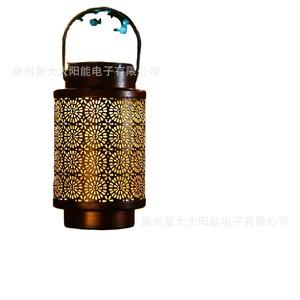 Lanterne solaire en fer pour extérieur, style rétro, découpe à points, décoration de jardin en métal, lumière suspendue, résistante à l'eau, LED - Product Image 5