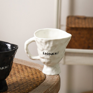Tasses à café en céramique Shokki, finition mate, impression de lettres, design minimaliste, tasse cadeau - Product Image 4