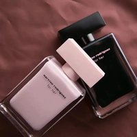 Flacon de parfum carré en verre personnalisable de 50 ml avec bouchon rose, MOQ 100 pièces, pulvérisateur à pompe pour parfum féminin, impression sérigraphique