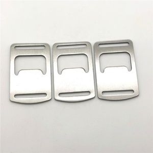 Regali promozionali Logo personalizzato cordino portafoglio in acciaio inossidabile dimensioni apribottiglie per <span class=keywords><strong>birra</strong></span> a forma di carta in metallo - Product Image 6