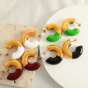 Boucles d'oreilles créoles en forme de C en alliage de zinc avec tige en acier inoxydable, design géométrique tendance pour soirée, bijoux d'oreille en résine époxy - Product Image 4