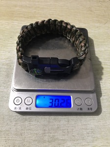 ชุดอุปกรณ์เอาตัวรอดฉุกเฉินกลางแจ้ง 5-in-1 ทำจากไนลอนสำหรับสร้อยข้อมือพาราคอร์ด พร้อมเข็มทิศและนกหวีดสำหรับสถานการณ์เอาชีวิตรอด - Product Image 3