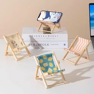 Mini Soporte de Madera para Teléfono, Silla de Playa, Adorno de Escritorio, Color Madera Natural, Diseño de Tela a Rayas, Accesorio para Fotos, Mueble Decorativo - Product Image 1