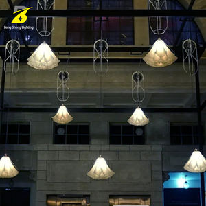 Applique murale contemporaine en <span class=keywords><strong>tissu</strong></span> à motif floral - Luminaire d'ambiance moderne pour espaces événementiels et boutiques - Product Image 2