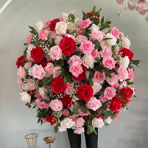 Centrotavola di Lusso con Sfere Floreali di Rose Rosse Bordeaux e Anthurium, Fiori Artificiali in Seta Profumati Fatti a Mano - Product Image 5