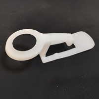 Clips en plastique C9 de qualité commerciale, durables, avec grip élastique pour l'installation de lumières de Noël sur les gouttières de toit.