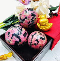 Vente en gros de sphères de cristal de rhodonite rose et noire polies naturelles pour la guérison, la décoration et les cadeaux