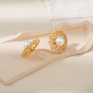 Boucles d'oreilles clous tournesol en zircone sertie de diamants, monture closée en or 14 carats, bijoux de mode pour mariage EDB-077 - Product Image 2