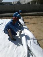 Géotextile en polyester haute résistance 200g, matériau de renforcement pour la stabilisation des sous-drailles souples en construction routière