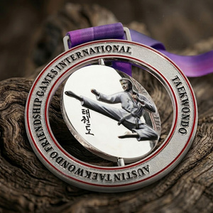 Medallas giratorias de Taekwondo y Karate, medallas deportivas personalizadas, chapadas en plata, con pulverización de color 3D, pose de patada y texto coreano, medalla giratoria. - Product Image 5