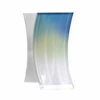 Trofeo de Acrílico Curvo Moderno con Diseño en Degradado Azul y Logotipo Personalizado para Recuerdos Corporativos