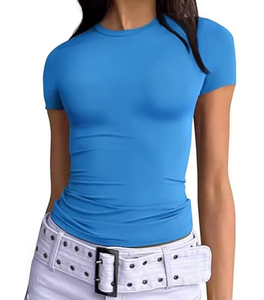 T-shirt estiva a maniche corte tinta unita, T-shirt da donna aderente, comoda, traspirante, in poliestere semplice - Product Image 2